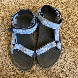 Classic Tevas